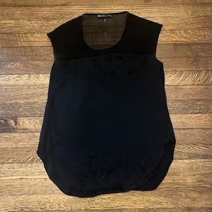 Elizabeth and James top